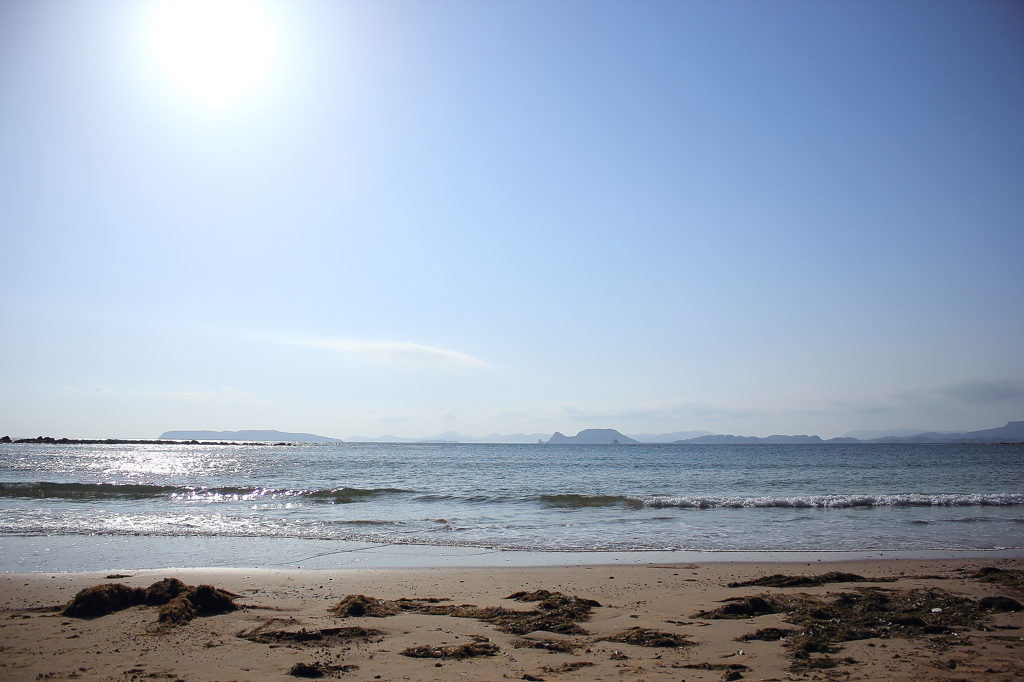 雨上がりの澄んだ空と海