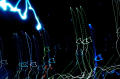 稲妻を作る猫たちの踊り