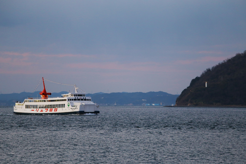 瀬戸は日暮れて夕波小波♪