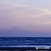 駿河湾に浮かぶ富士山