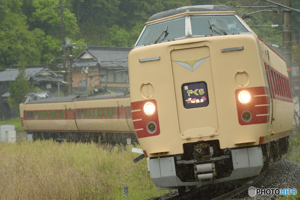 雨の伯備線