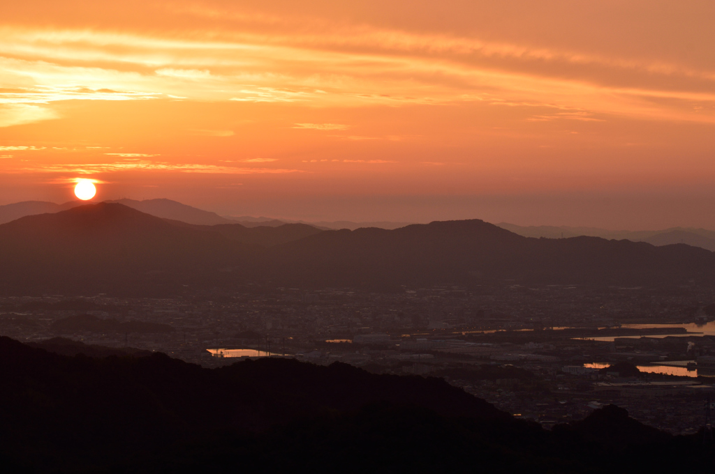 三ヶ根山から見る朝陽