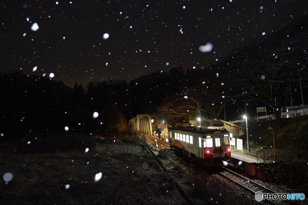 雪の日当駅