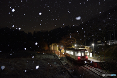 雪の日当駅