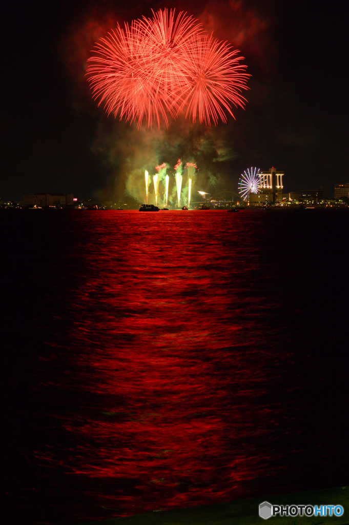 染まる海面