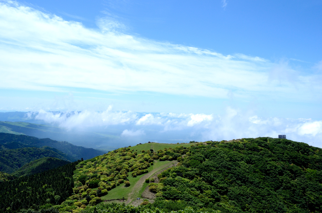 鞍岳から望む