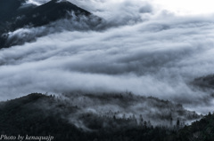 層雲峡に流れる霧