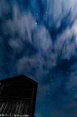 雲と風の夜の輝き