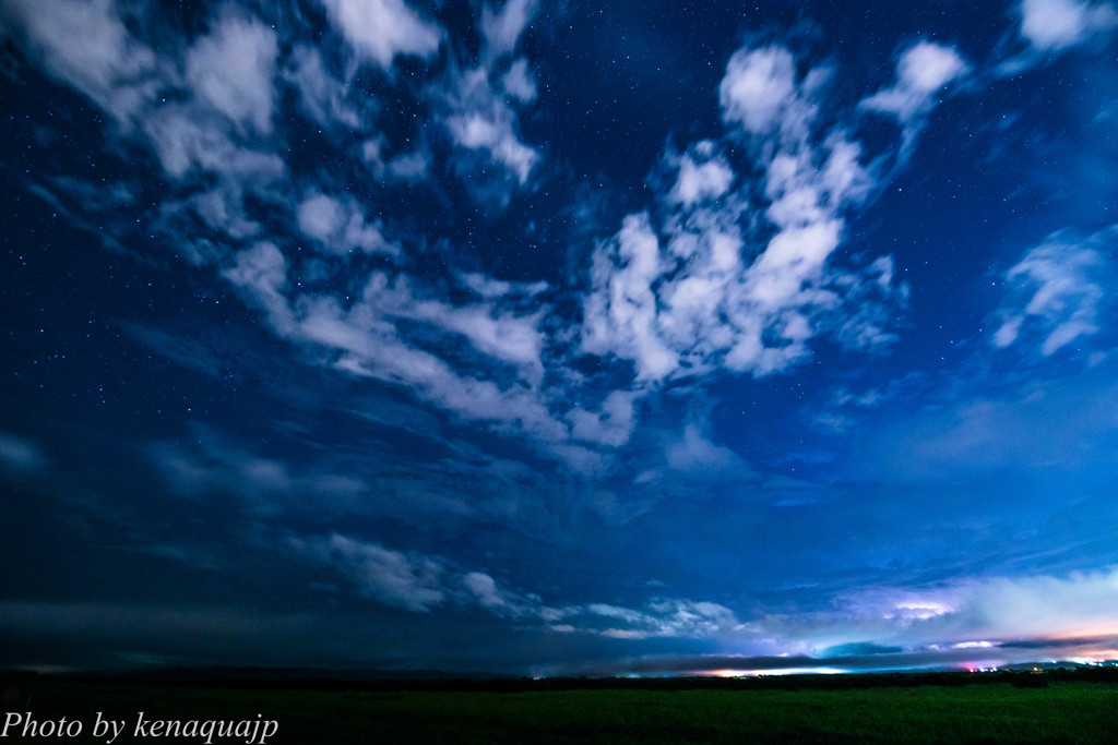 夜空と星と雲＋稲妻