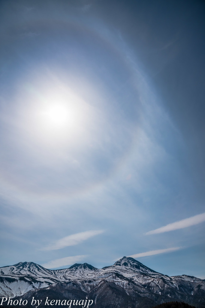 知床連山の空に