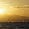 秋の琵琶湖の夕焼けとウインドサーフィン