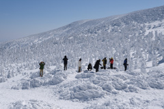 白銀の大地に立つ（山形蔵王）