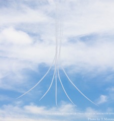 空を翔るブルーインパルス⑨