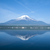 水面に揺らぐ富士山
