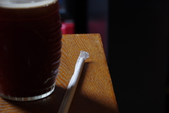 一支吸管一杯咖啡