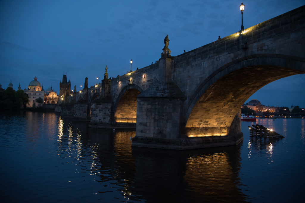 これぞ夜のカレル橋