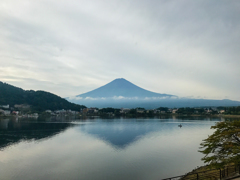 河口湖畔の逆さ冨士