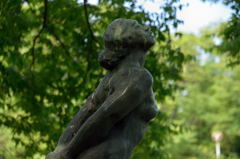猪鼻城址公園内彫刻　女２（荻原守衛作）