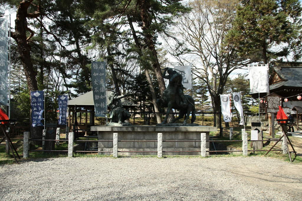 上杉謙信と武田信玄像