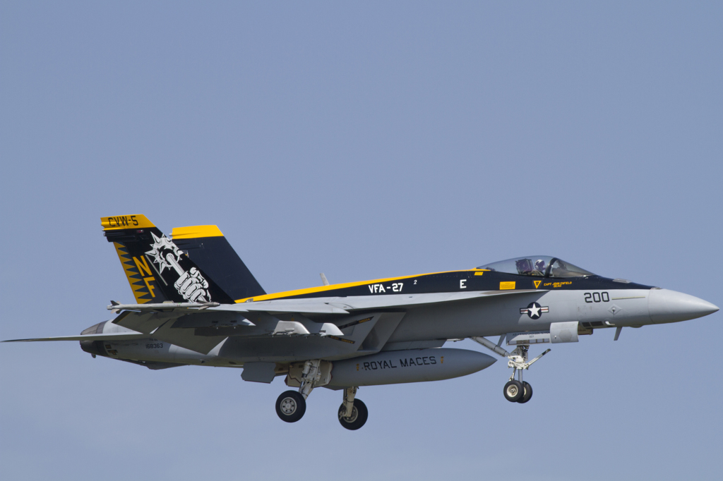 F/A-18E NF200 Royal Maces