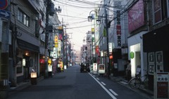 始動する繁華街
