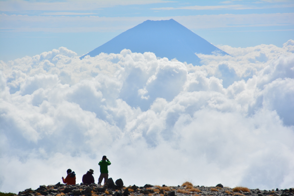 間ノ岳から望む富士山