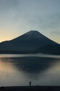 暁の釣り人