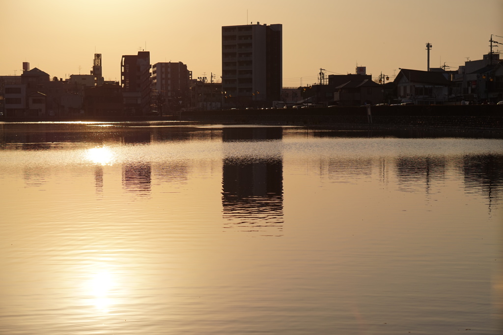 夕焼けと水面の反射