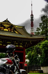 旧台徳院霊廟惣門と東京タワーとCB