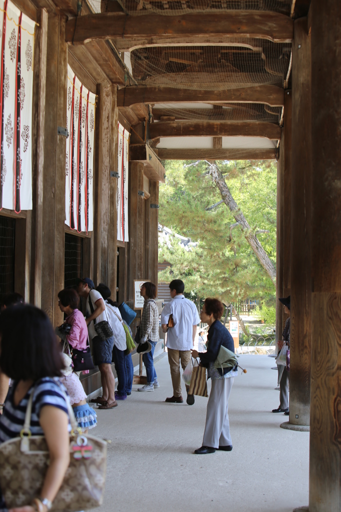 唐招提寺の参拝客