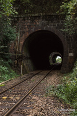 トンネル続きの線路