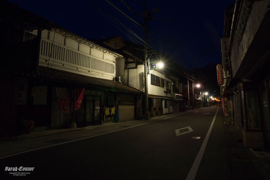 明け方前の街道
