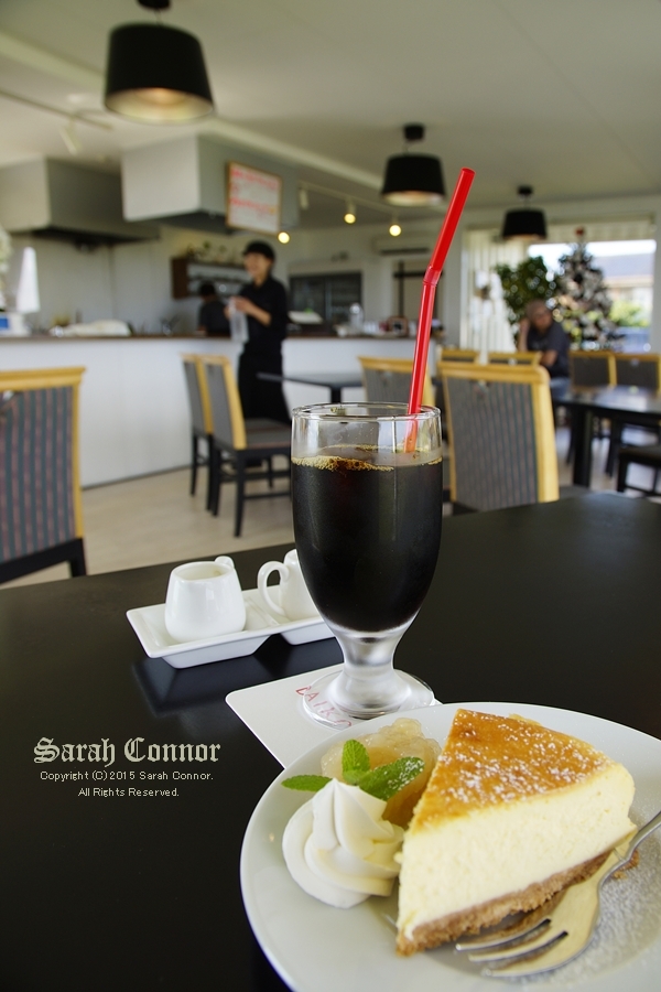 カフェDAIKONチーズケーキとアイスコーヒー