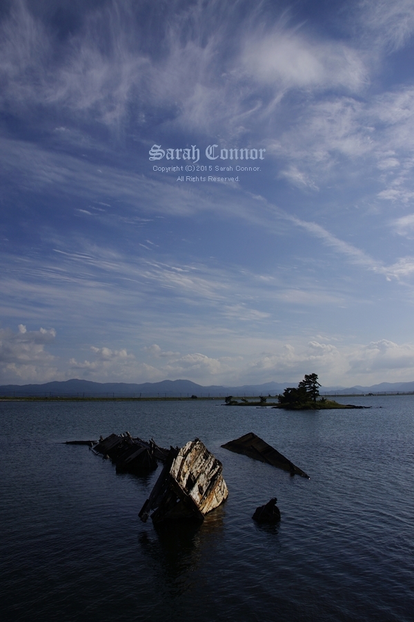 大根島の廃船夕景-1