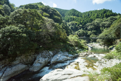 渓谷岩