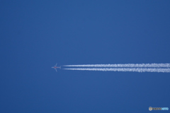 青いキャンバスを割く