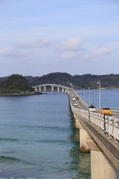 海と島と橋と車