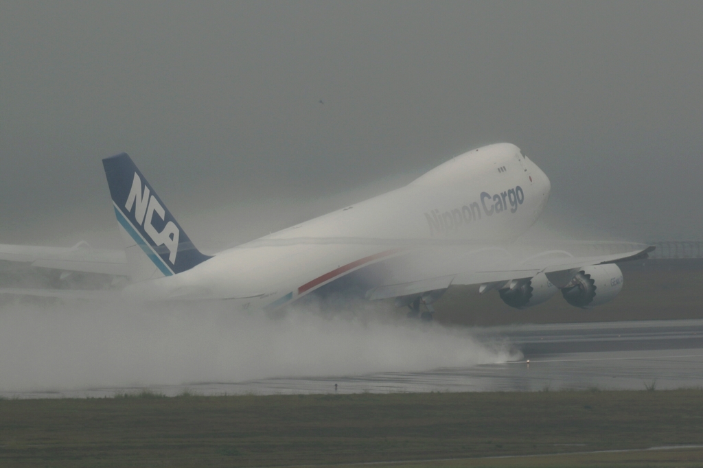 Rainy TakeOff !!