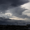 暗雲、迫り来る