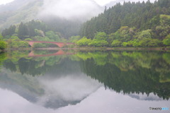 静かな湖面