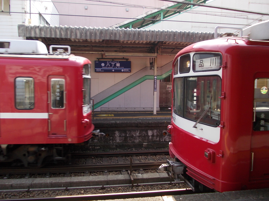 貴重になりつつなってきた８００形同士の並び