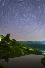 棚田と星の軌跡