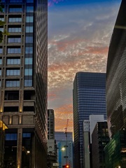 都会の夕暮れ