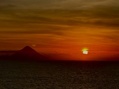 開聞岳と朝日