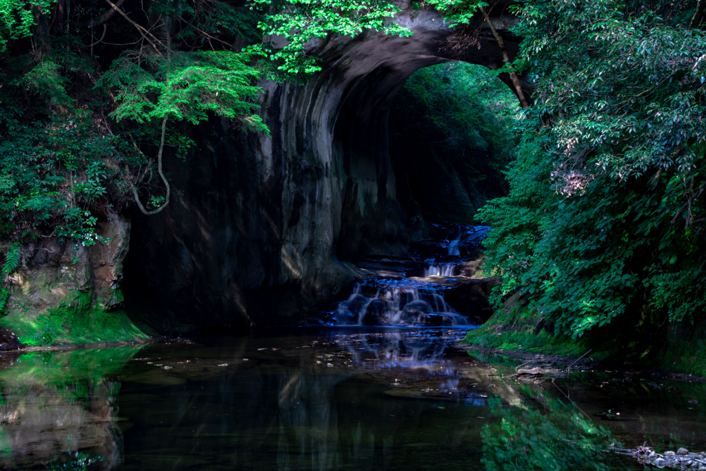 亀岩の洞窟