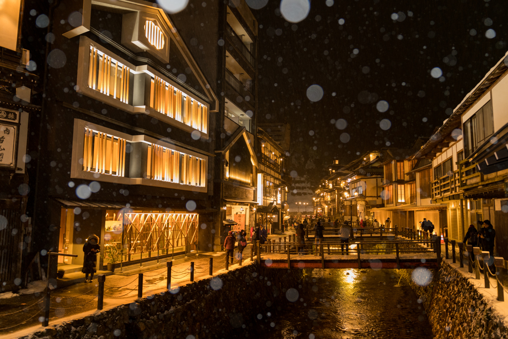 銀山に降る雪の華