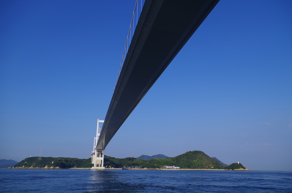 空へ伸びる橋