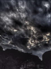 立ち込める雲