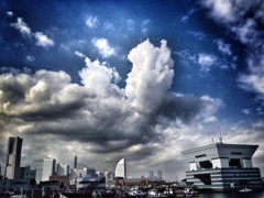 港横浜の空