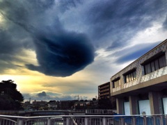 重たい雲
